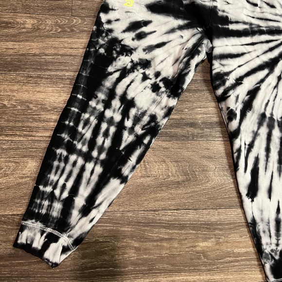 Peloton tie dye black and white joggers 1x - Picture 4 of 7